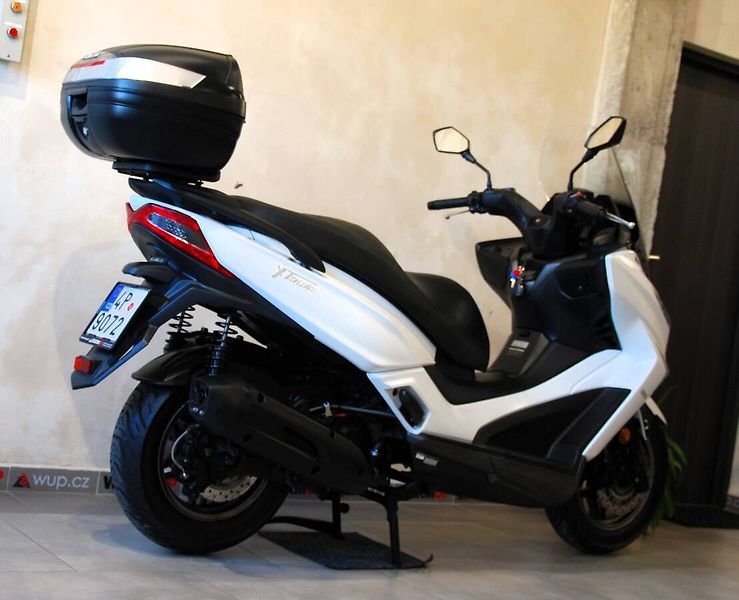 Kymco X-Town 125i ABS (2017) hezký stav, původ ČR, serv - fotka 3 z 20