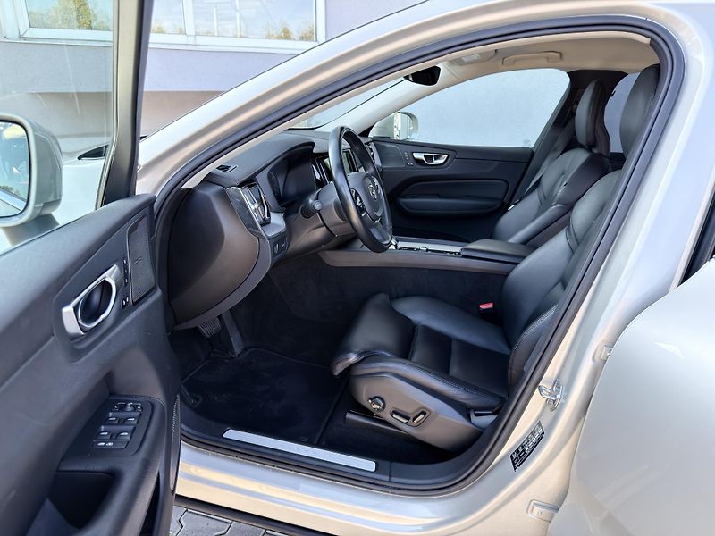 Volvo XC60 B4 AWD INSCRIP. // nezáv. top. - fotka 10 z 48