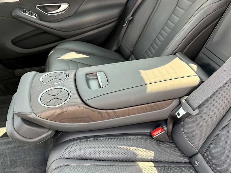 Mercedes-Benz Třídy S (2018) 400 d 4MATIC Long - fotka 15 z 54