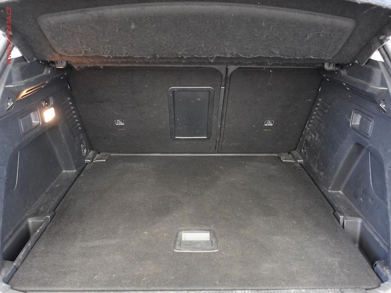 Peugeot 3008 (2019) 1.2PT, Allure, AT, navi - fotka 7 z 22