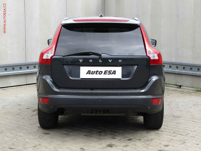 Volvo XC60 (2011) 2.0 D3, 1.maj, Panorama - fotka 5 z 24
