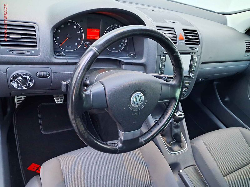 Volkswagen Golf (2008) 1.6i, Navi, AC - fotka 12 z 15