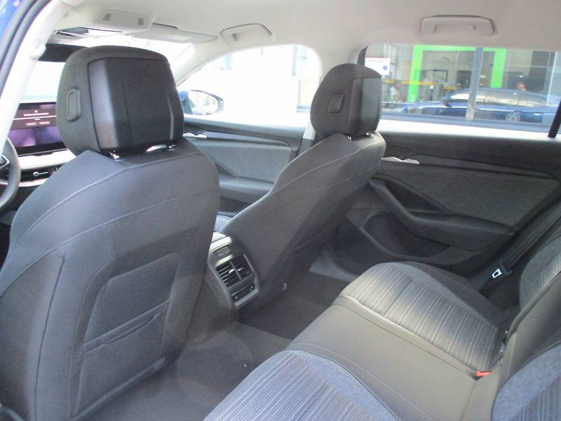 Škoda Superb Combi Selection 2,0TDI 110 kW - fotka 12 z 14
