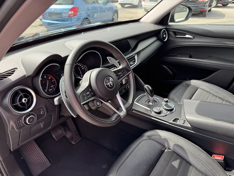 Alfa Romeo Stelvio (2018) 2.0 T 206 KW Q4 AT ZF8 SUPER - fotka 11 z 31