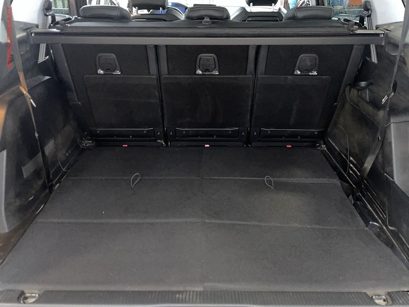 Peugeot 5008 (2019) 1.5 HDi, Crossway, LED, panor - fotka 7 z 17