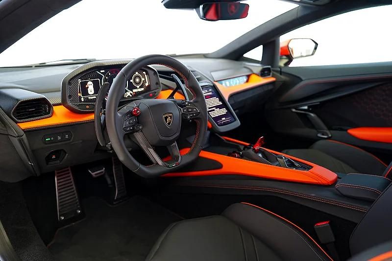 Lamborghini Revuelto (2024) Hybridní V12  - fotka 11 z 16