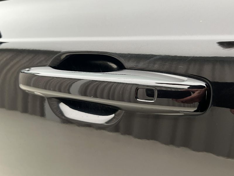 Volvo XC90 B5 AWD R-DESIGN AUT 7 MÍST - fotka 15 z 48