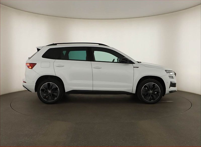 Škoda Karoq (2025) 1.5 TSI, SPORTLINE, SENZORY - fotka 6 z 18