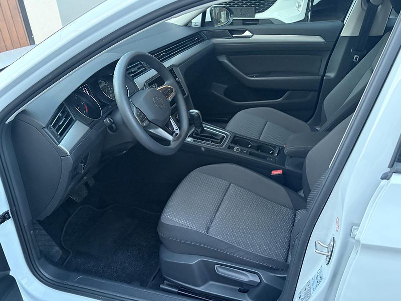 Volkswagen Passat Variant (2023) 2.0 Tdi 122 hp - fotka 6 z 17