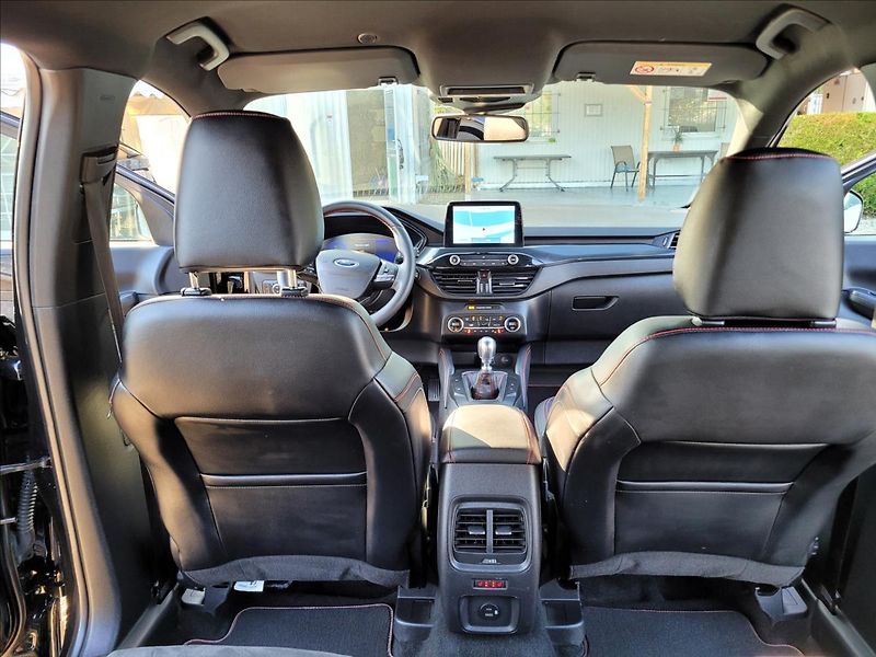 Ford Kuga 2,0 D,ST-line,led,kůže - fotka 42 z 50