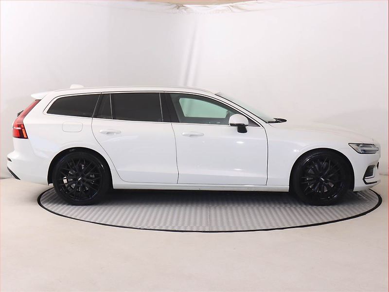 Volvo V60 (2019) T6 AWD - fotka 6 z 22