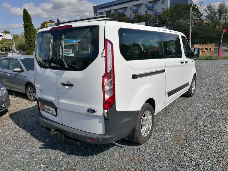 Ford Tourneo Custom 2,0 TDCi L 2 8 míst - fotka 5 z 24