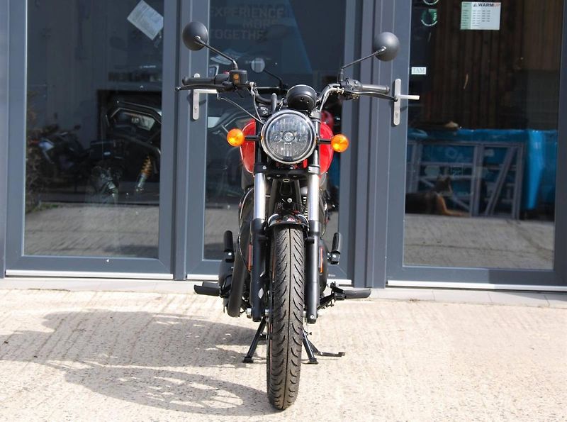 Royal Enfield Meteor 350 (2026) RED - fotka 7 z 25