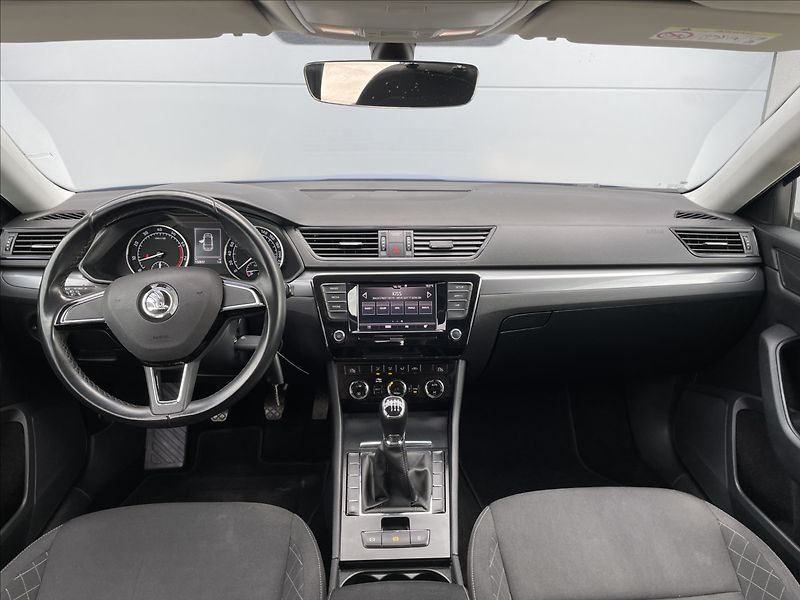 Škoda Superb 1,4 TSI 110KW ČR. - fotka 9 z 24