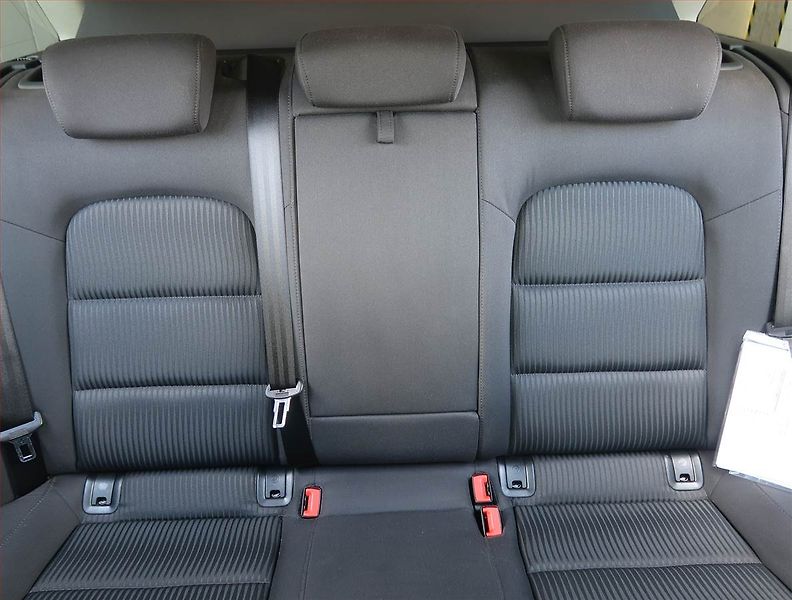 Audi A4 (2015) Ambiente 1.8 TFSI, Serv.kniha - fotka 10 z 17