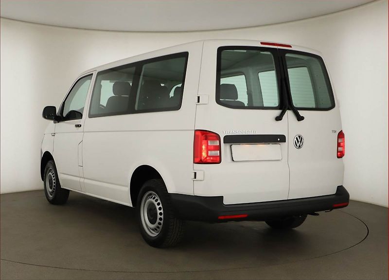 Volkswagen Transporter (2018) 2.0 TDI, Bus, 6Míst, ČR, 1Maj - fotka 4 z 14