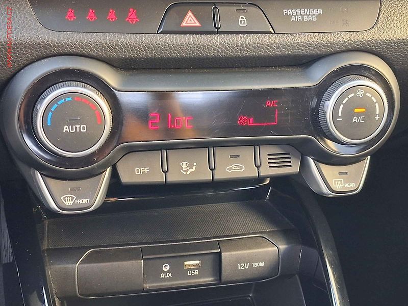 Kia Stonic (2019) 1.6 CRDi, Exclusive, TZ - fotka 16 z 20
