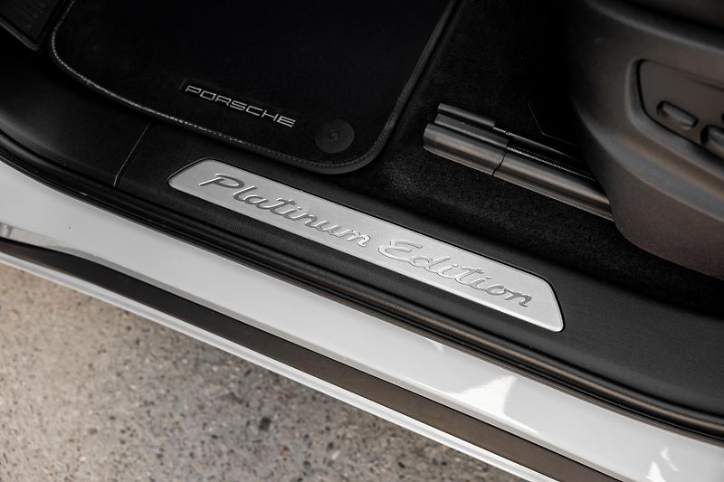 Porsche Cayenne (2023) COUPE PLATINUM EDITION - fotka 33 z 33