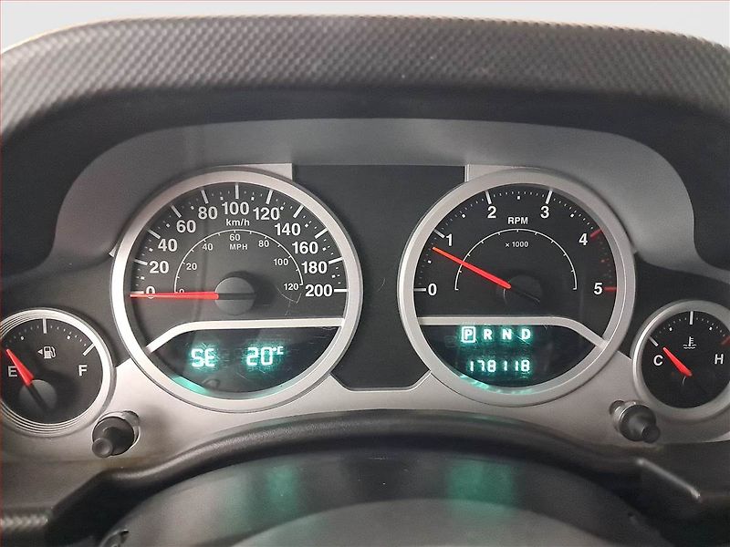 Jeep Wrangler (2009) 2.8 CRD - fotka 11 z 19