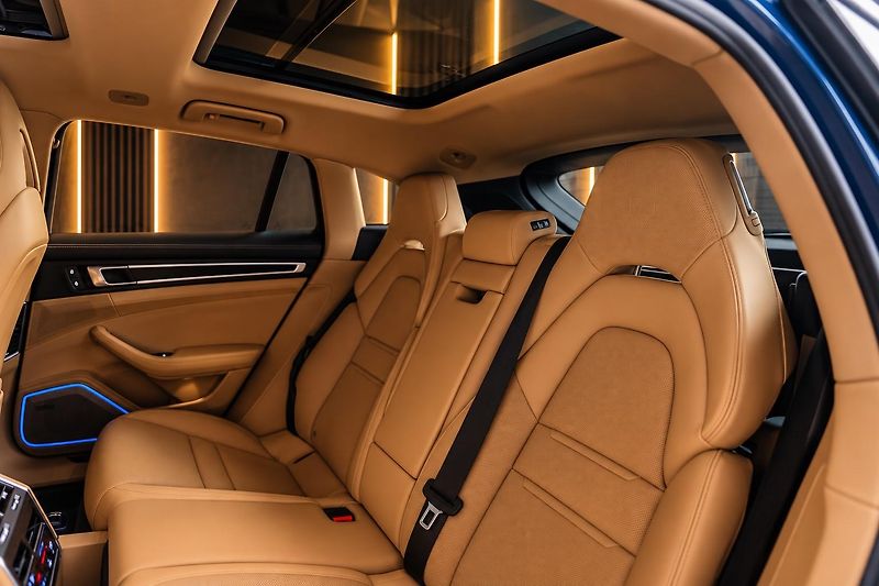 Porsche Panamera (2023) ST-ACC-BOSE-SoftCl-PDLS-R21 - fotka 11 z 15