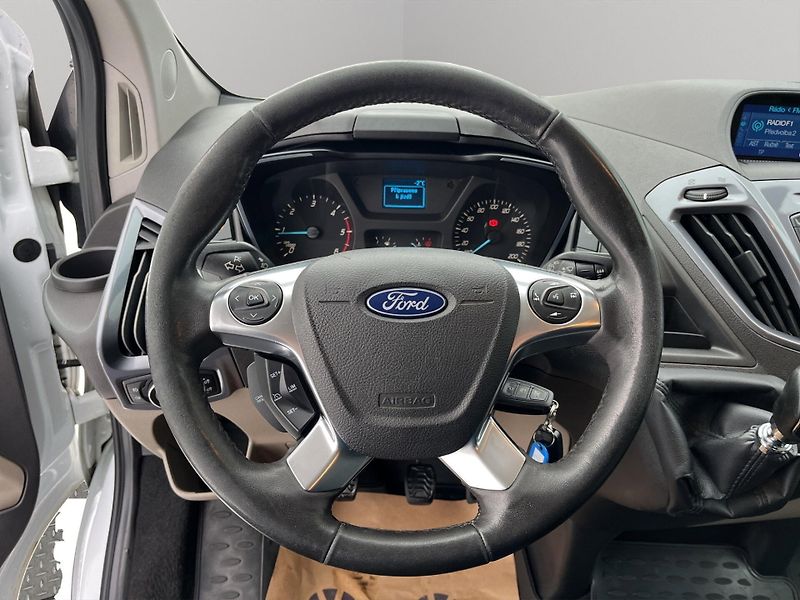Ford Tourneo Custom (2017) 2.0 96kw, 1.maj, ČR, tažné, DP - fotka 10 z 24