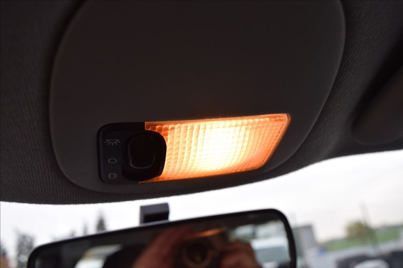 Peugeot 206 1,4 i + 54KW SERVISKA ALU - fotka 38 z 41