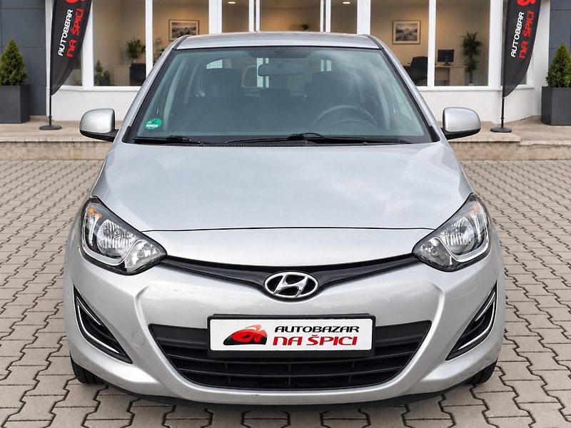 Hyundai i20 (2012) 1.2i 63kW -KLIMATIZACE-S.KNIHA - fotka 3 z 29