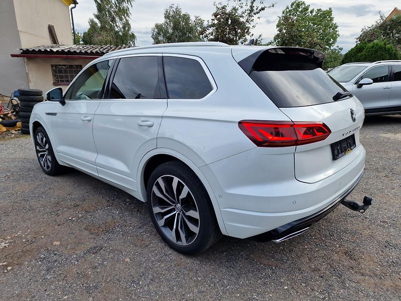 Volkswagen Touareg 3,0TDI 210KW R-LINE - fotka 6 z 20