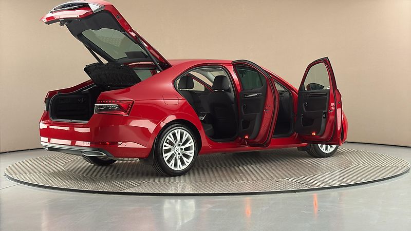 Škoda Superb 2.0 TSI DSG L&K - fotka 6 z 34