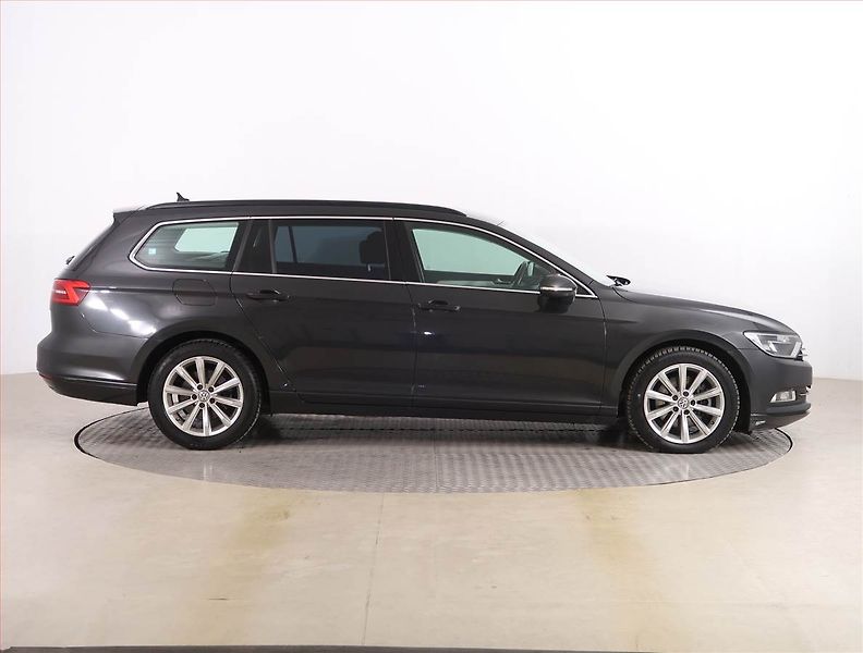 Volkswagen Passat (2018) 2.0 TDI, Automat, Navi - fotka 6 z 20