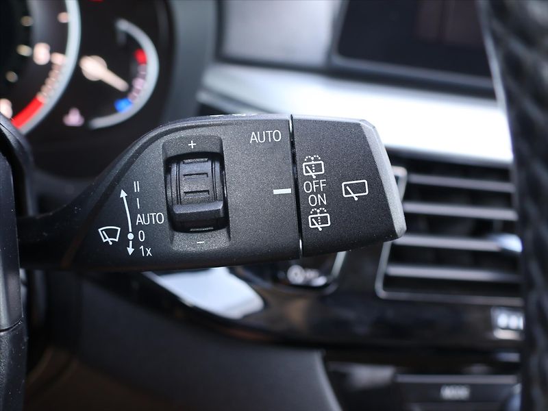 BMW Řada 5 2,0 525d 170kW Aut. Navi LED - fotka 20 z 35
