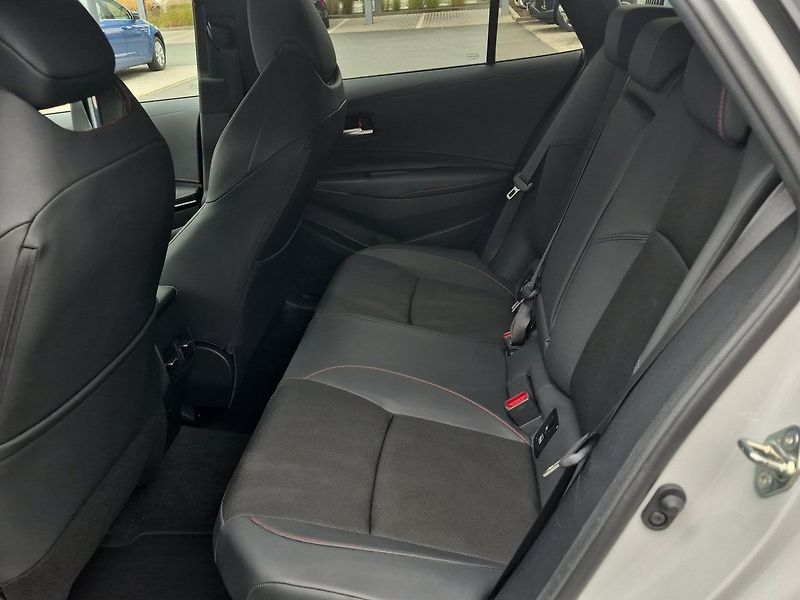 Toyota Corolla GR SPORT Dynamic 2.0 hybrid - fotka 11 z 25