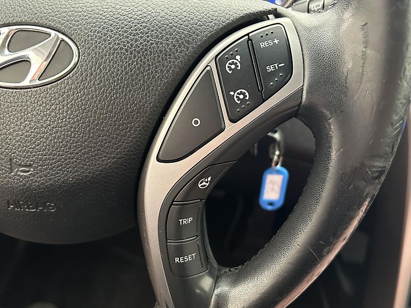 Hyundai i30 1.6  Trikolor - fotka 13 z 23