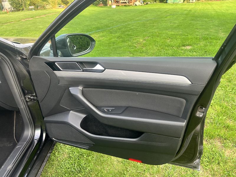 Volkswagen Passat 2.0TDI 110KW,NAVI,LED,APP,ALU - fotka 22 z 47