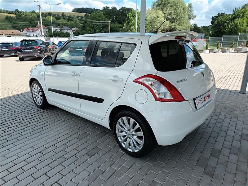 Suzuki Swift 1,2 ČR,1MAJ,SERVISKA,AUTOMAT - fotka 7 z 39