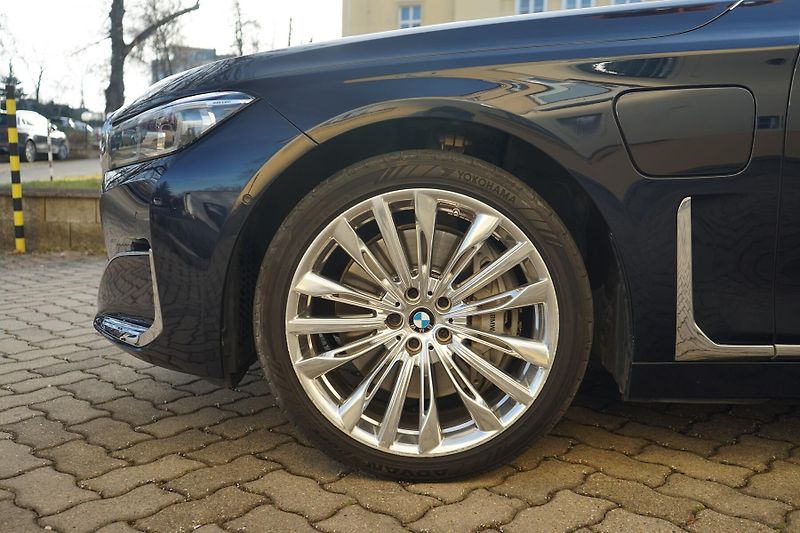 BMW Řada 7 745e H&K Panorama ZÁRUKA - fotka 11 z 42