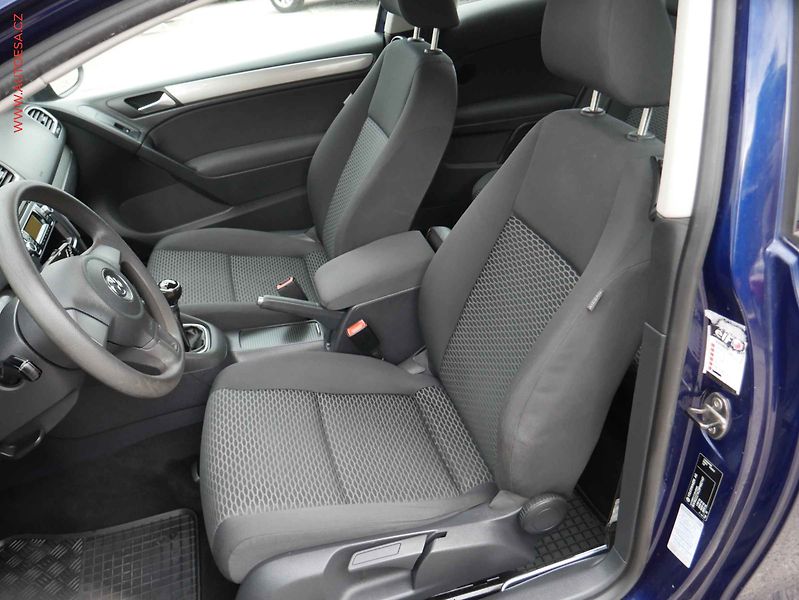 Volkswagen Golf (2009) 1.4i, AC, výhřev sed - fotka 9 z 14