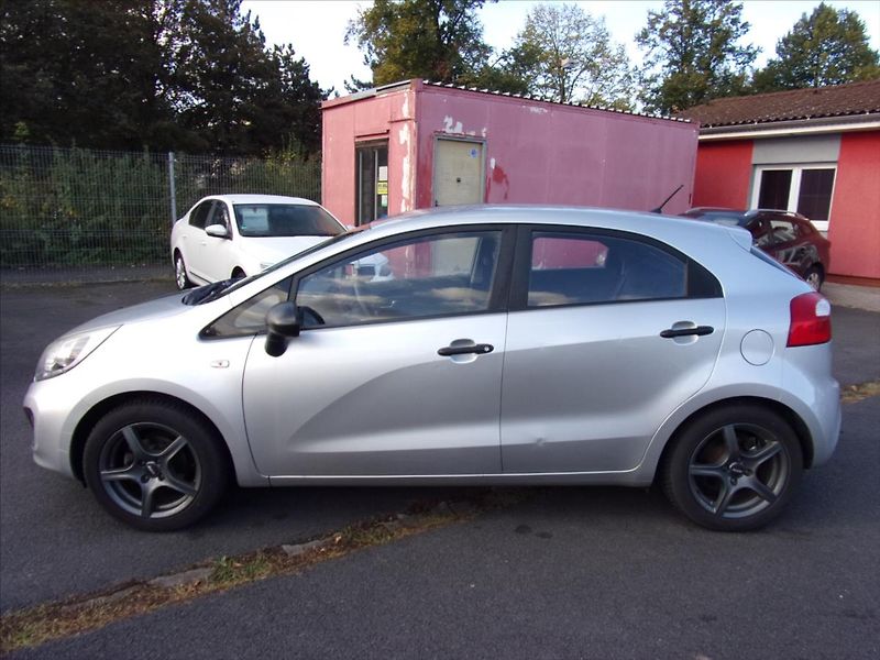 Kia Rio 1,3 CVVT - fotka 6 z 26