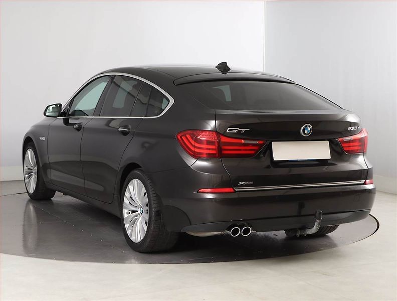 BMW Řada 5 (2017) 530d xDrive GT - fotka 4 z 26