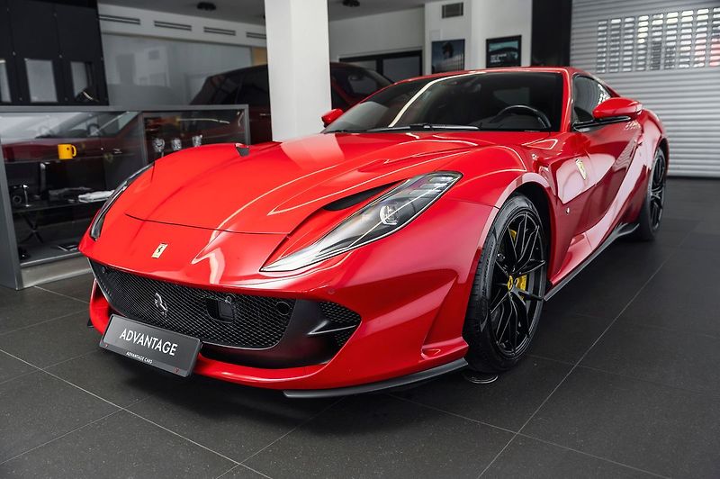 Ferrari 812 Superfast - fotografie inzerátu