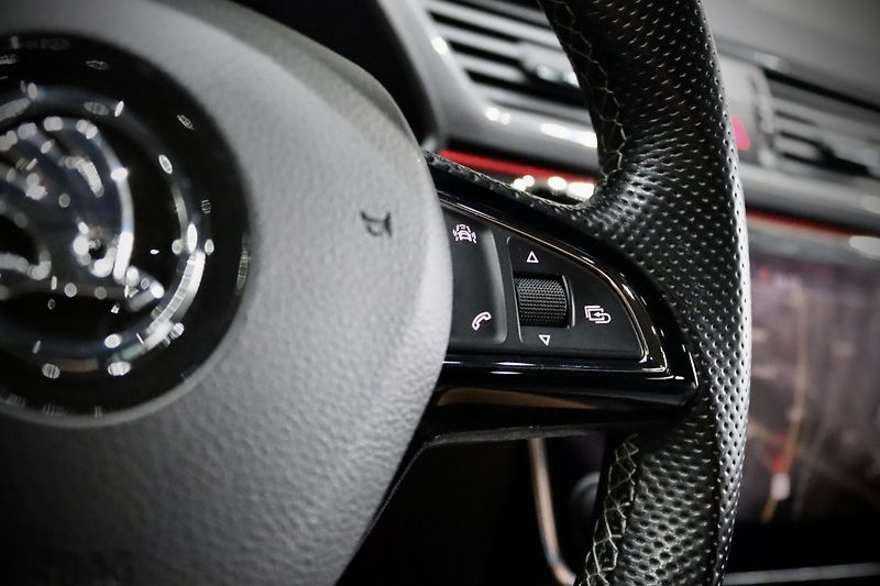 Škoda Superb 3 2.0 TSI 162 kW DSG Sportline - fotka 28 z 48