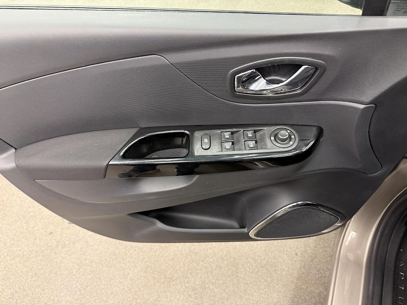 Renault Captur 1.2l 88kW - fotka 17 z 17