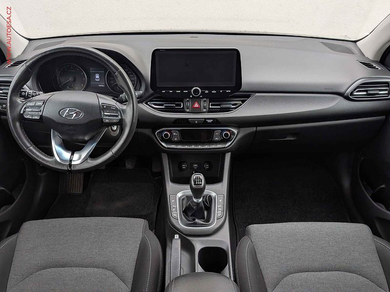 Hyundai i30 (2022) 1.5 T-GDi, 1.maj,ČR, STK7/28 - fotka 8 z 17