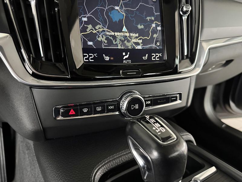 Volvo S90 D4 Aut*140kW*LED*REZERVACE! - fotka 24 z 33