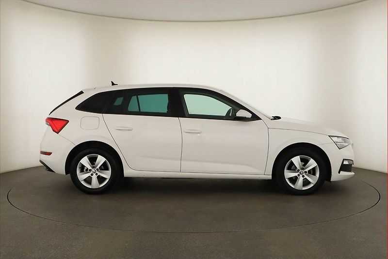 Škoda Scala (2022) Ambition 1.0 TSI, Serv.kniha - fotka 6 z 16