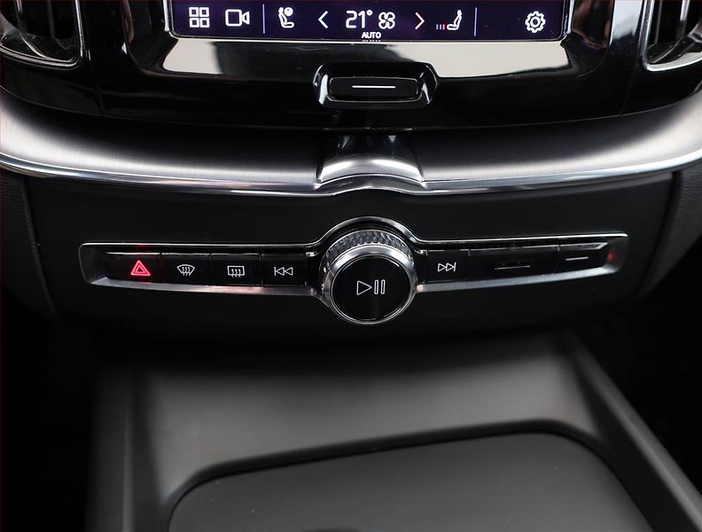 Volvo XC60 (2021) Momentum B4 AWD - fotka 11 z 20