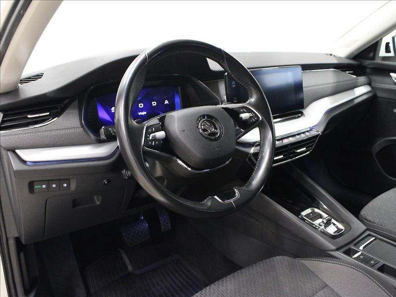 Škoda Octavia 2,0 TDI DSG style 1. maj. CZ - fotka 10 z 33