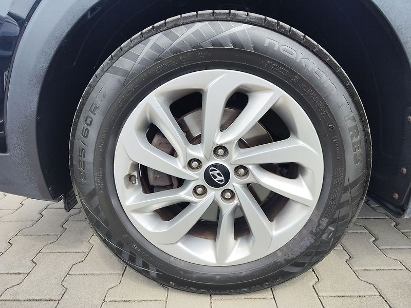 Hyundai Tucson 2.0 CRDI/100kW Style 4x4 - fotka 33 z 36