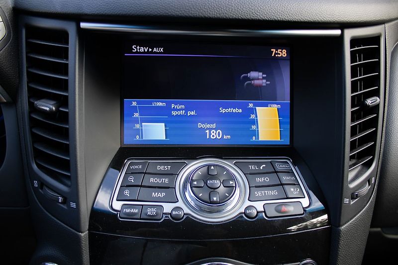 Infiniti QX70 Verze S, servisované, DVB-T - fotka 23 z 53