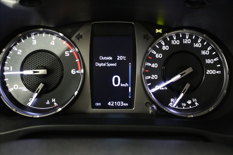 Toyota Hilux 2,4 D-4D 1.majitel CZ - fotka 20 z 37